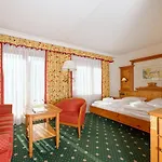 ホテル Ortnerhof - Ihr Zuhause Am Fusse Der Alpen 4*